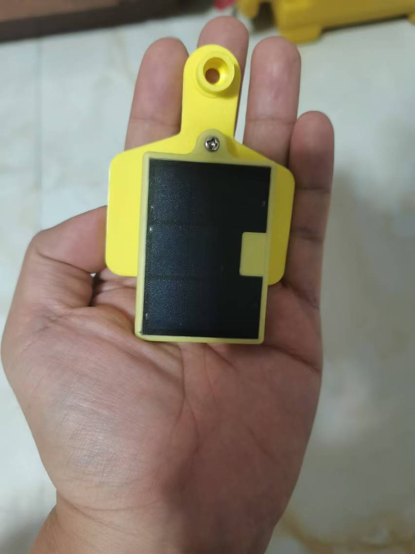 Animal Gps Tracker 4G Solar - 太陽エネルギーGPSトラッカー,4g,GPS,動物,牛,耳タグ,TBT300-1